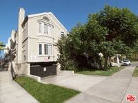 Building Photo - 10627 Moorpark St