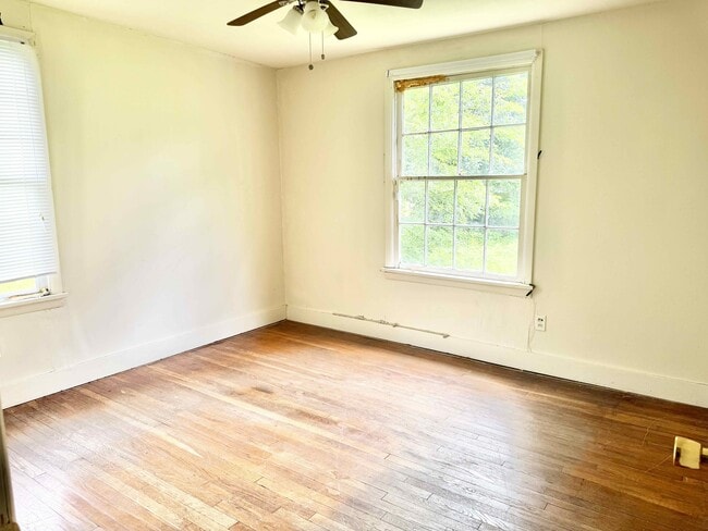 Building Photo - 10363 White Oak Dr