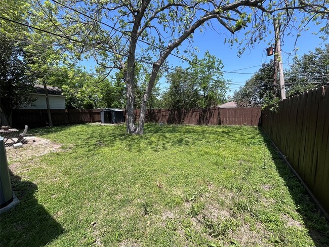 Building Photo - 8626 Greiner Dr