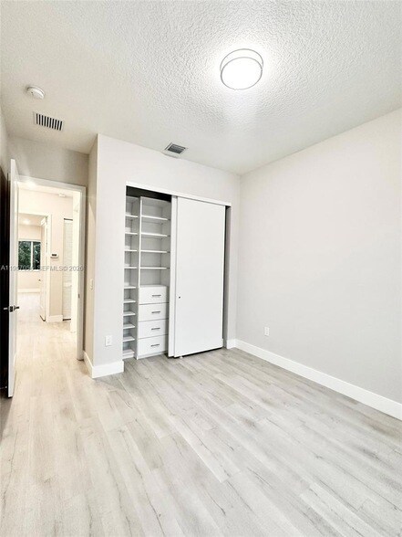 Building Photo - 10420 NW 67th St