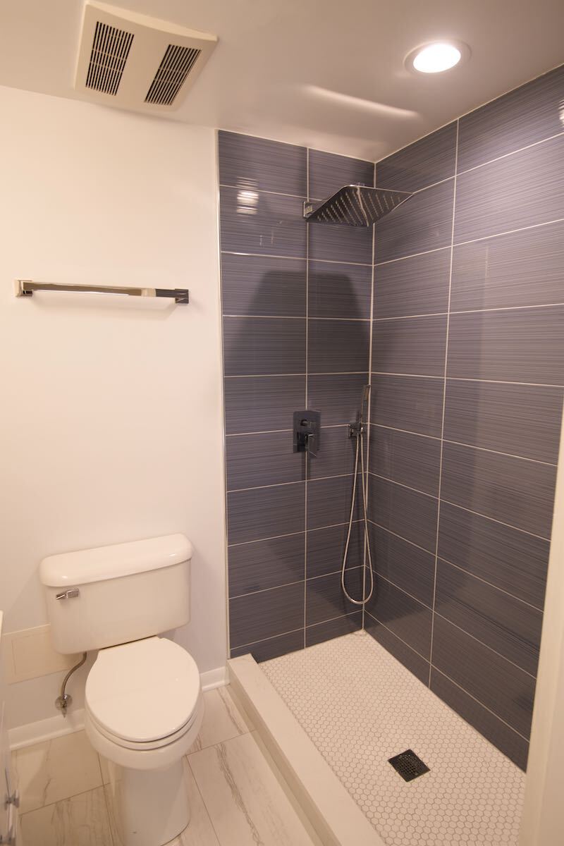 Master bedroom bathroom, with shower - 1250 Park Ave W