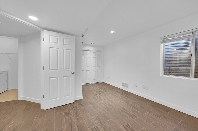 Building Photo - $2,295.95, 3-bed, 3-bath, located in Longmont with a washer and dryer and $300 off the first mont...