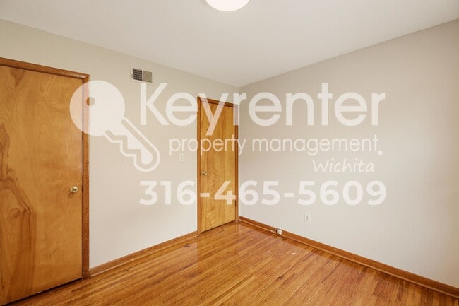 Building Photo - Charming 3-Bedroom Home with Original Hardwood Floors & Large Backyard