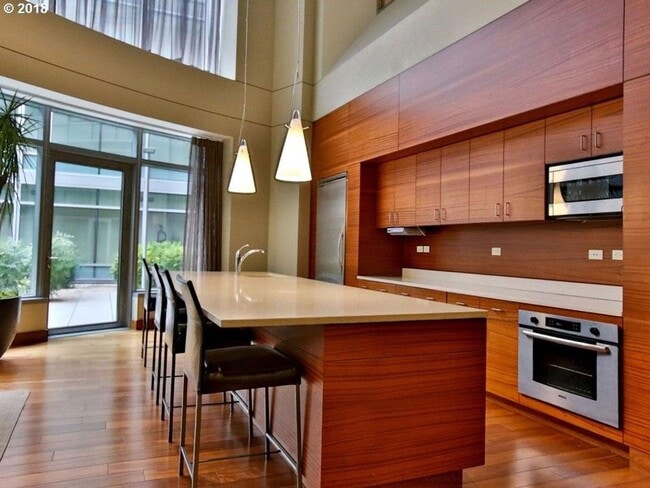 Building Photo - John Ross - 8th floor south waterfront studio w/parking/most utilities/concierge