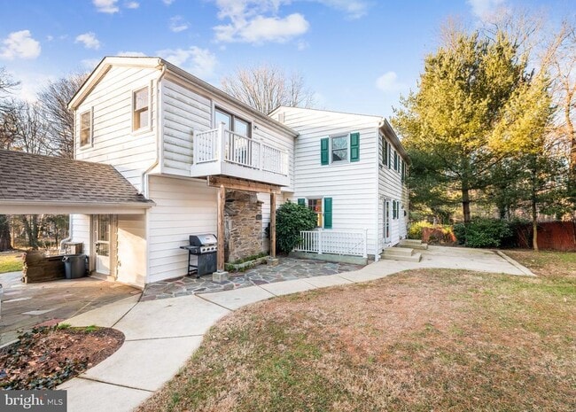 Building Photo - 901 Academy Ln