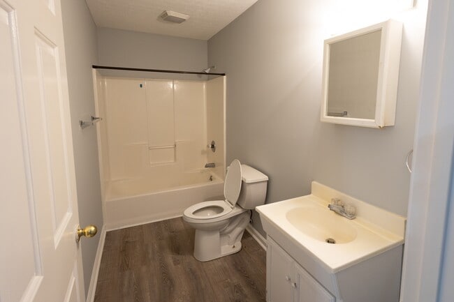 Building Photo - 135 W 14th Ave