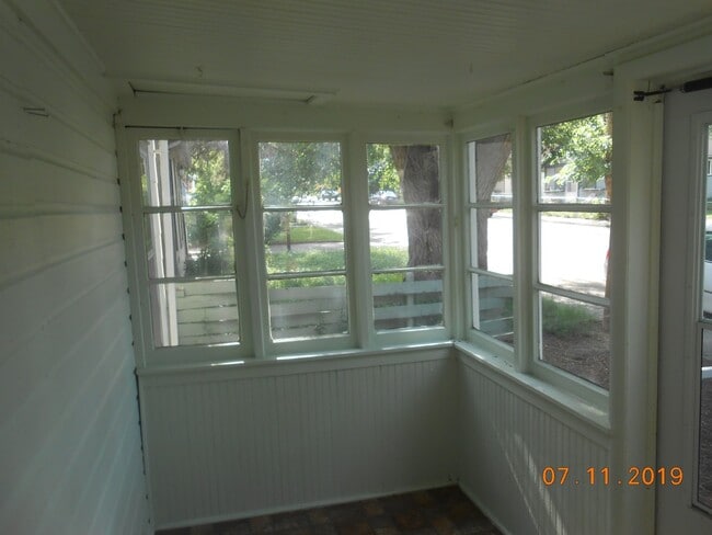 Building Photo - Charming 2 Bedroom Home in Old Town Longmont!