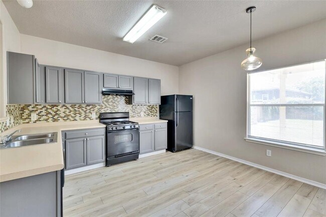 Building Photo - 11716 Channing Dr