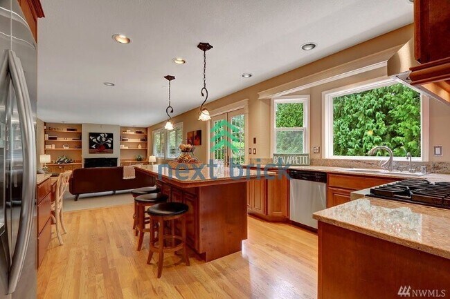 Building Photo - Rare opportunity!! Spacious 3 Bedroom Sammamish Home with 2 bonus rooms, RV Parking & Huge Backyard!