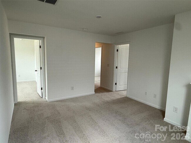 Building Photo - 404 Silver Birch Ct