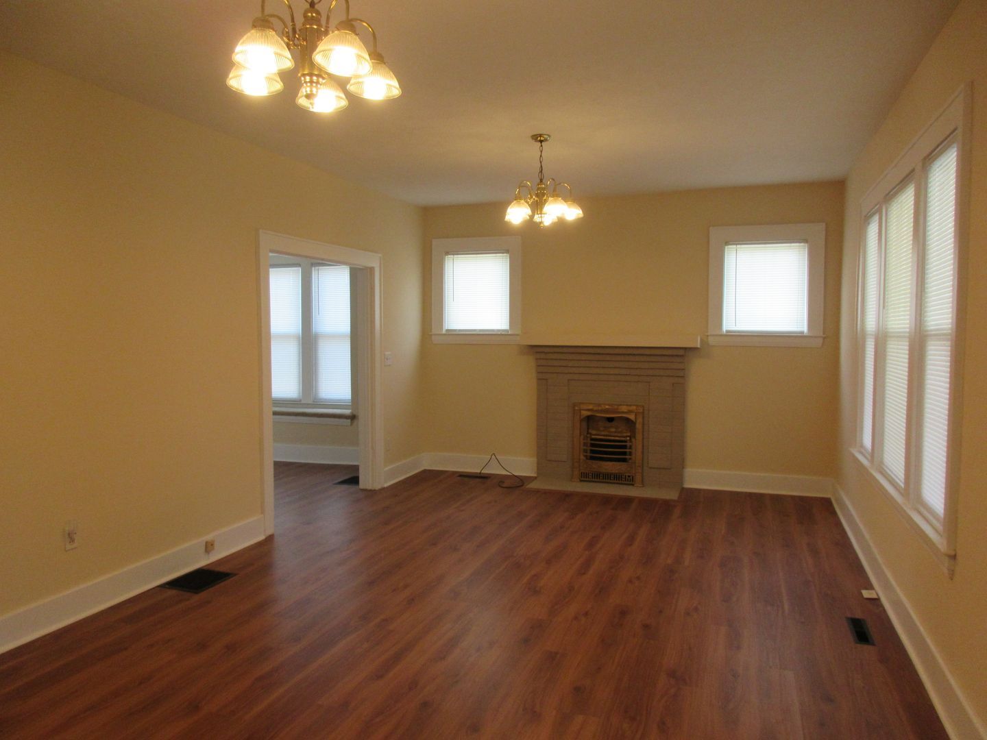 Building Photo - 702 28th St