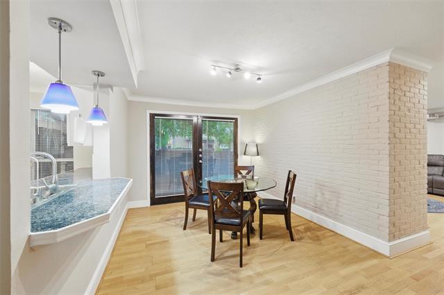 Building Photo - 5934 Sandhurst Ln