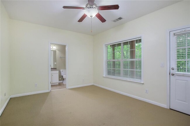 Building Photo - 624 Coligny Ct