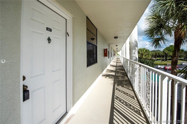 Building Photo - 1713 Whitehall Dr