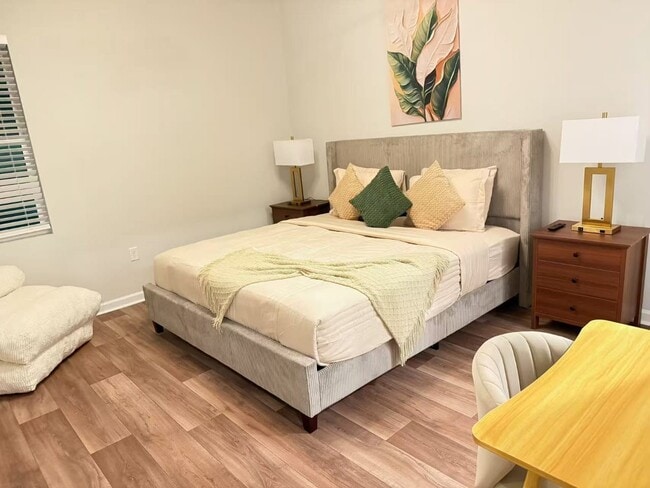 Building Photo - 1371 Speedway St