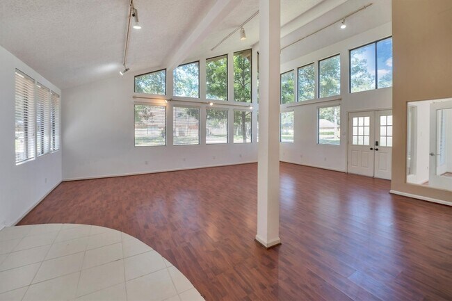 Building Photo - 19522 Enchanted Grove Dr