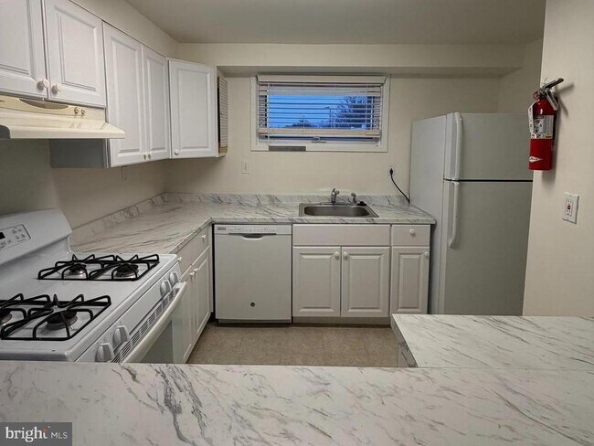 Building Photo - 5485 Harpers Farm Rd