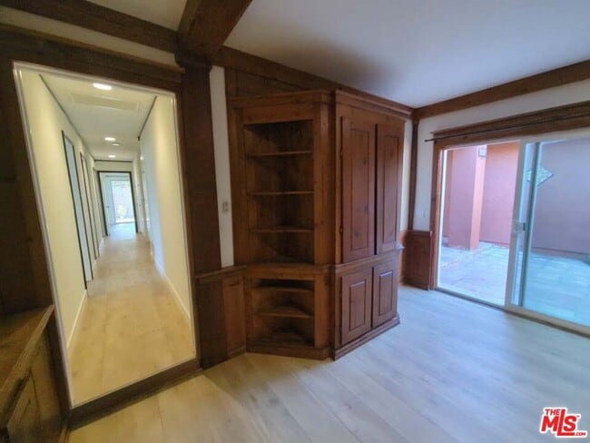 Building Photo - 6656 Swan St