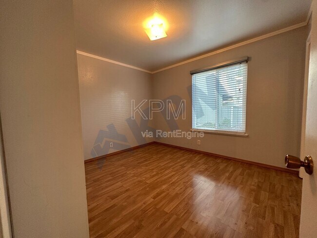 Building Photo - 3790 W Benjamin Holt Dr