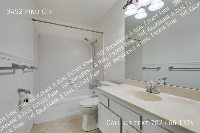 Building Photo - 3452 Pino Cir