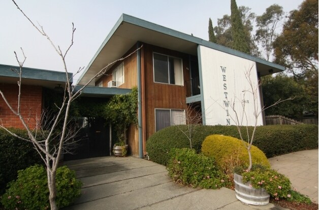 Building - West Wind Apartments