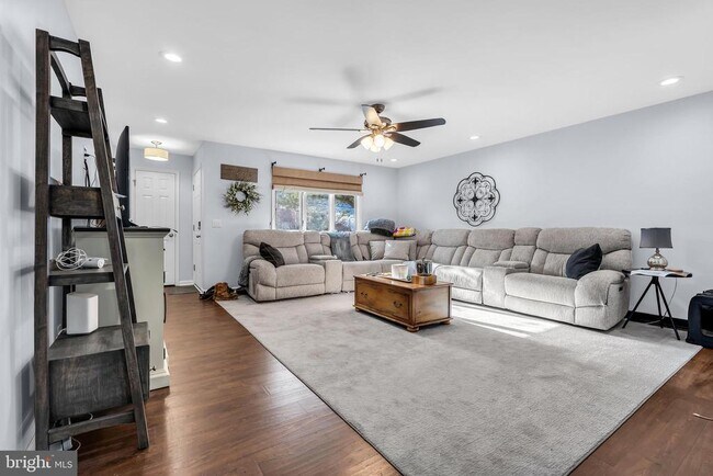 Building Photo - 2 Leicester Ln