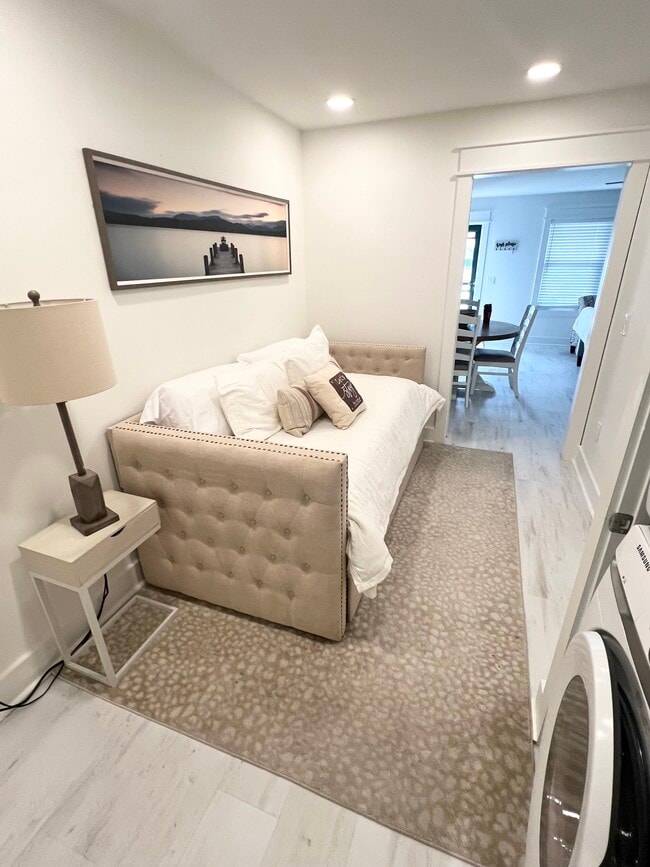 Building Photo - 7813 N Lagoon Dr