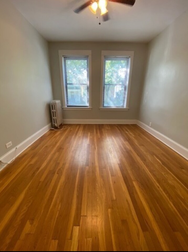 Building Photo - 1318 W Waveland Ave