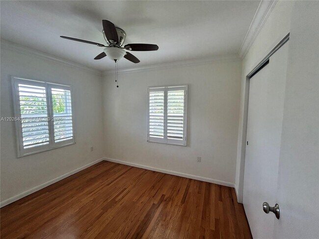 Building Photo - 7720 SW 54th Ct
