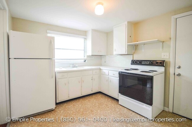 Building Photo - Charming Midtown Aparment with Wood Floors