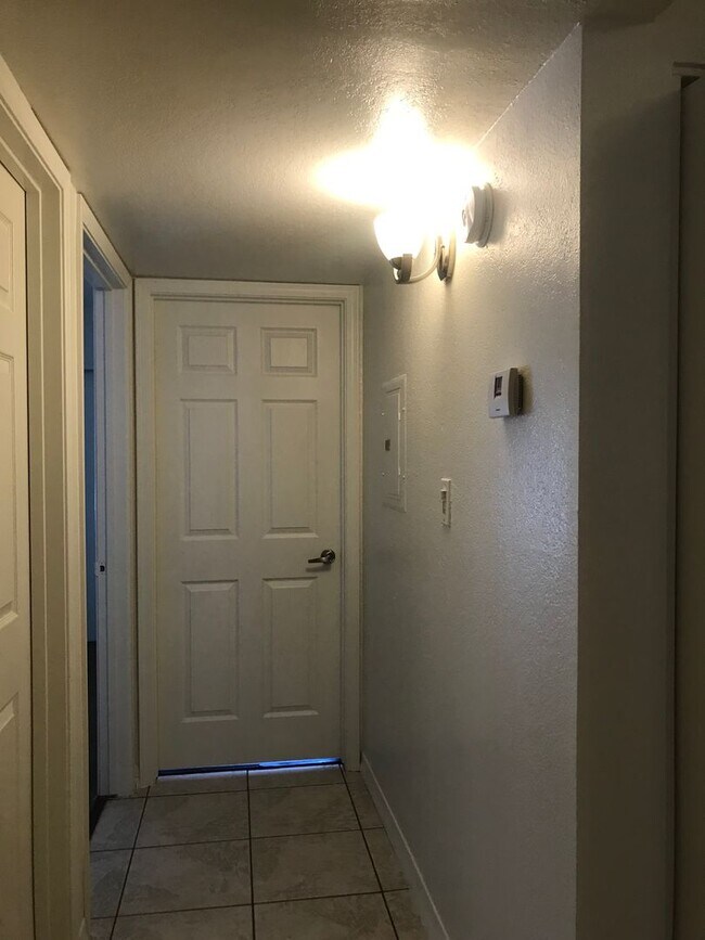 Building Photo - 1808 N 32nd St