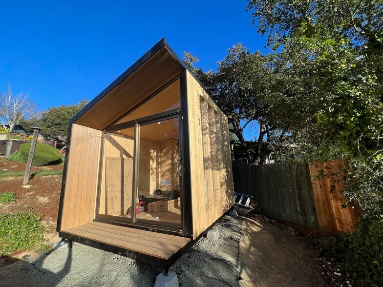 Pod office - 6344 Snake Rd