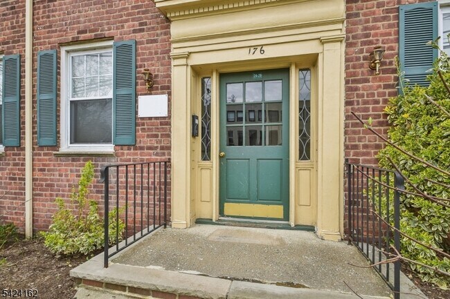 Building Photo - 176 Millburn Ave