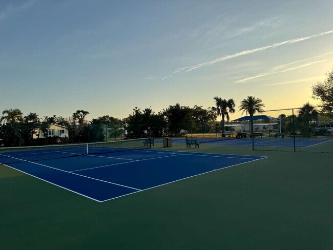 Building Photo - "Charming 2-Bed Furnished Annual Retreat in Venice, FL – Your Cozy Home Awaits!"