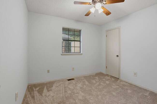 Building Photo - 14125 Osage Dr