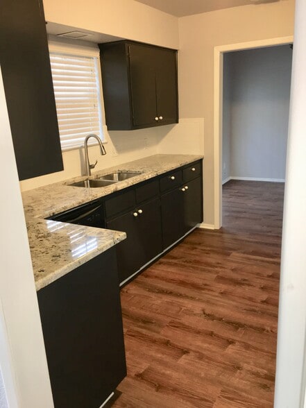 Beautiful kitchen area - 2400 Dijon Dr