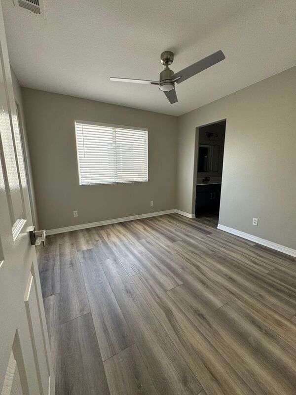 Building Photo - 40029 Lafayette Dr