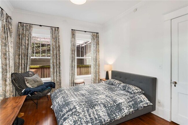 Building Photo - 349 9th St NE