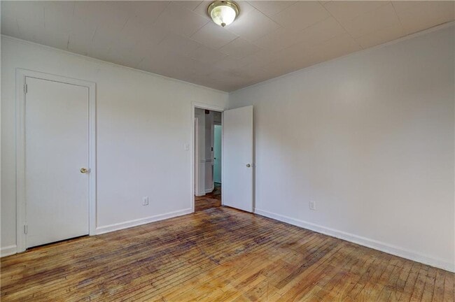 Building Photo - 2442 Tredway Dr