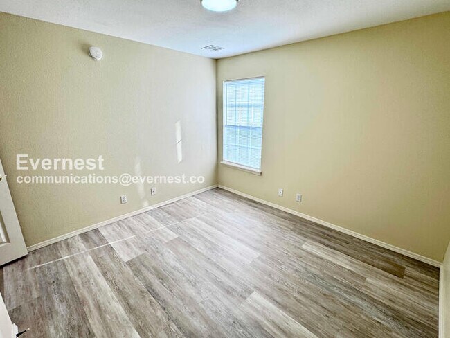 Building Photo - 621 S Cedar Ave