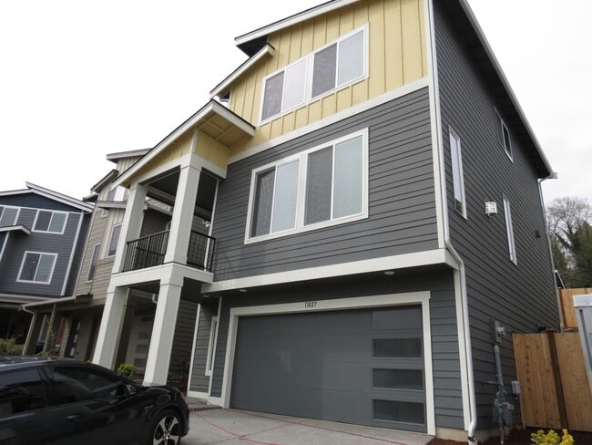 Building Photo - 4Bed/3.5Bath Newer Construction Home in Seattle Otani Gardens Development!