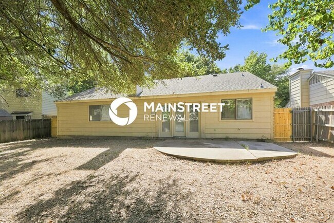 Building Photo - 3 Bedroom Pet-Friendly Home in Grand Prairie, TX with Main Street Renewal