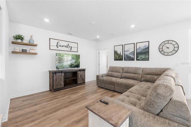Building Photo - 44148 Kelly Dr