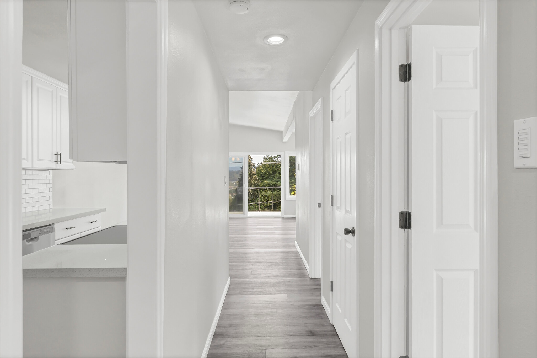 Building Photo - 10607 Des Moines Memorial Dr S