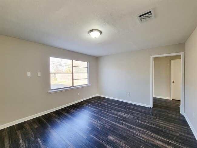 Building Photo - 4119 Holloway Dr