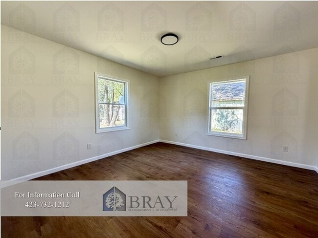 Building Photo - Fully Renovated 2BR Home in Kingsport – St...