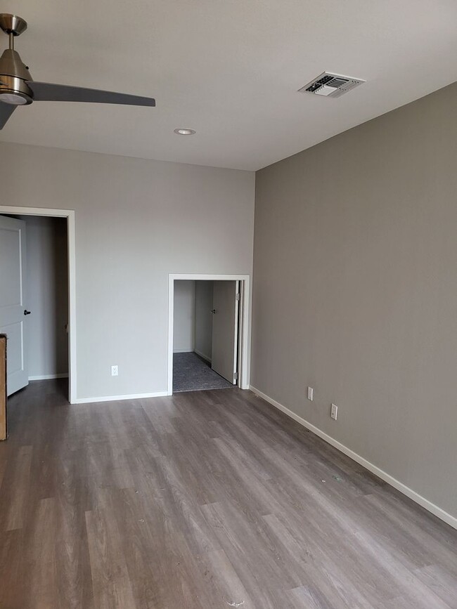 Building Photo - New Townhouse NE Heights 2/bedroom 1.5/bat...