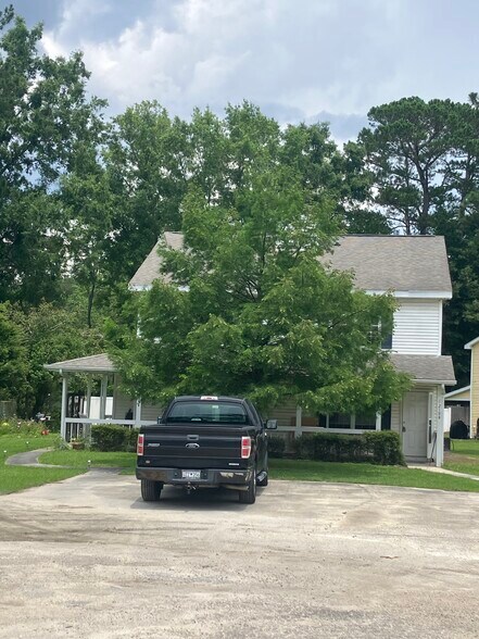 Primary Photo - 219 Plantation Rd