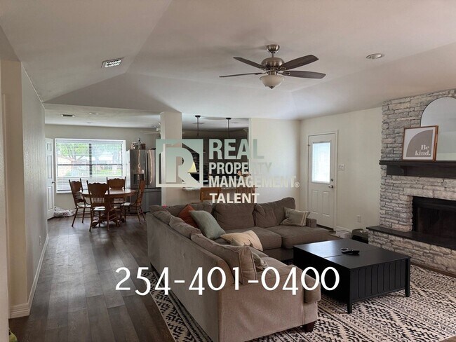 Building Photo - 3-Bedroom, 2-bathroom home located in Lorena