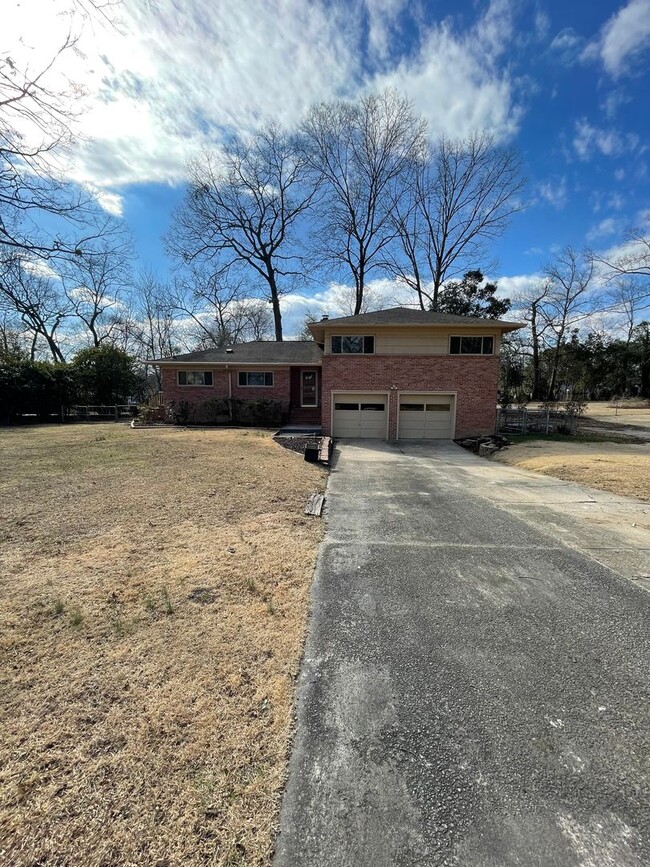 Building Photo - 4 Bedroom home 2.5 Bath  Edwards Road Area...